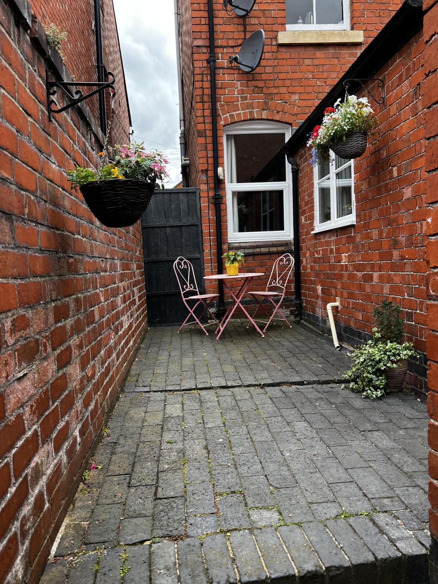 Appartement Cartref - Fully Equipped And Stunning Town Flat à Shrewsbury Extérieur photo